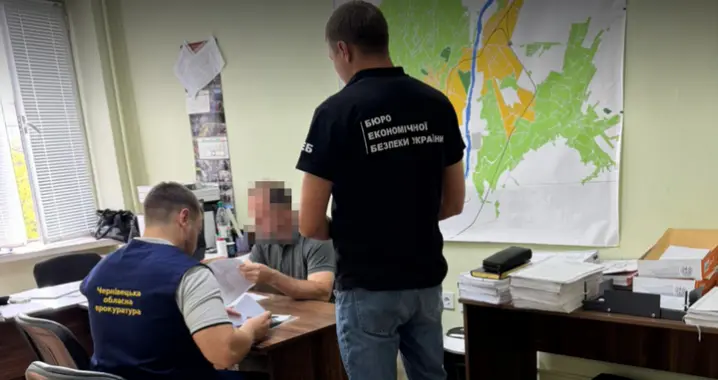 На Буковині затримали керівника сільськогосподарської дослідної станції, який «нагрів» державу на 5 млн грн