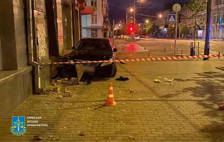 У лікарні померла жінка, яку збив пʼяний працівник прокуратури 
