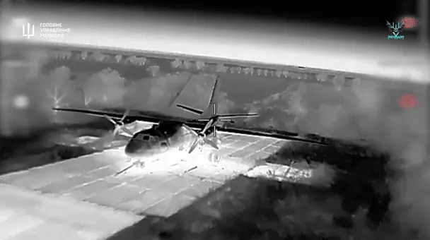 Українські розвідники спалили у Криму два російські літаки Ан-26 та уразили РЛС