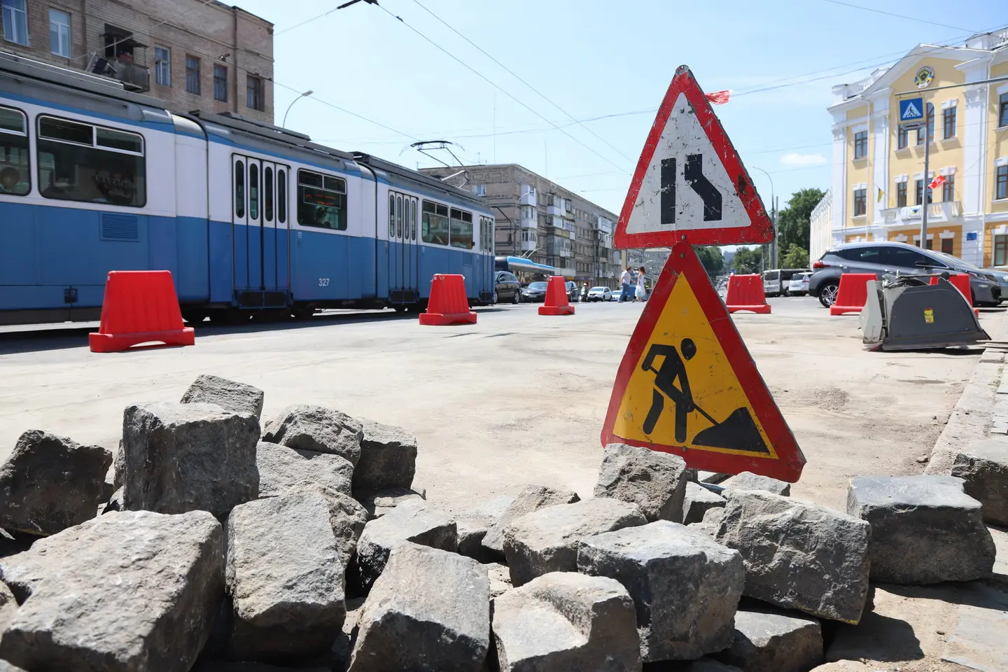 На Соборній у Вінниці викладають бруківку