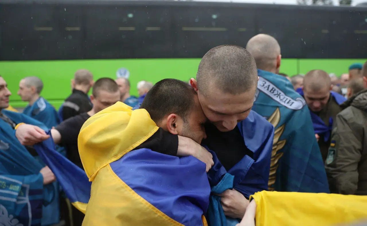 Мати чекала сина з березня 2022 року, а сьогодні він вдома: історія лікарки з Гостомеля зі щасливим кінцем
