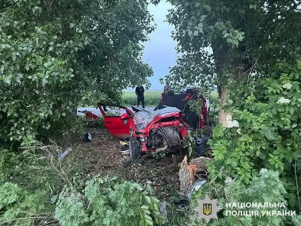 ДТП на Київщині: знищена автівка та троє загиблих (фото)