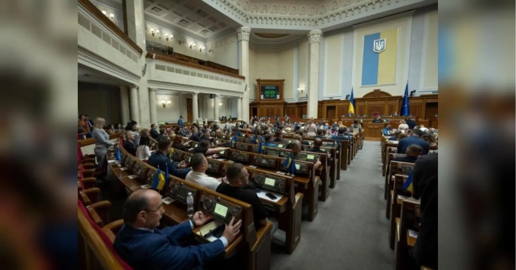 Захистили адвокатів скандальних фігурантів: в Раді проголосували за покарання журналістів