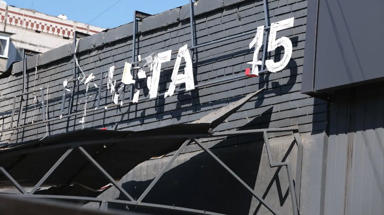 Ворожий БпЛА завдав удару по "Новій пошті" в Краматорську, є загиблий та поранена