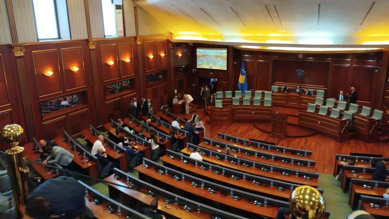 Парламент Косова не зміг розблокувати роботу за день до дедлайну