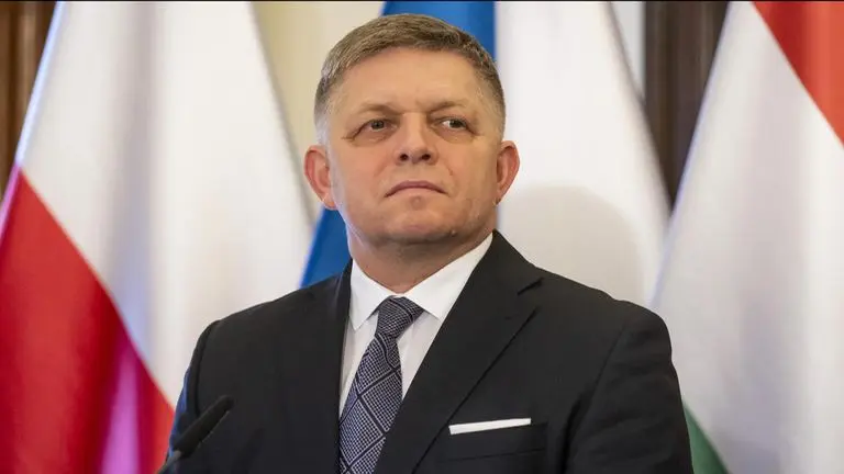 Фіцо розхвалює авторитарні держави за економічну ефективність