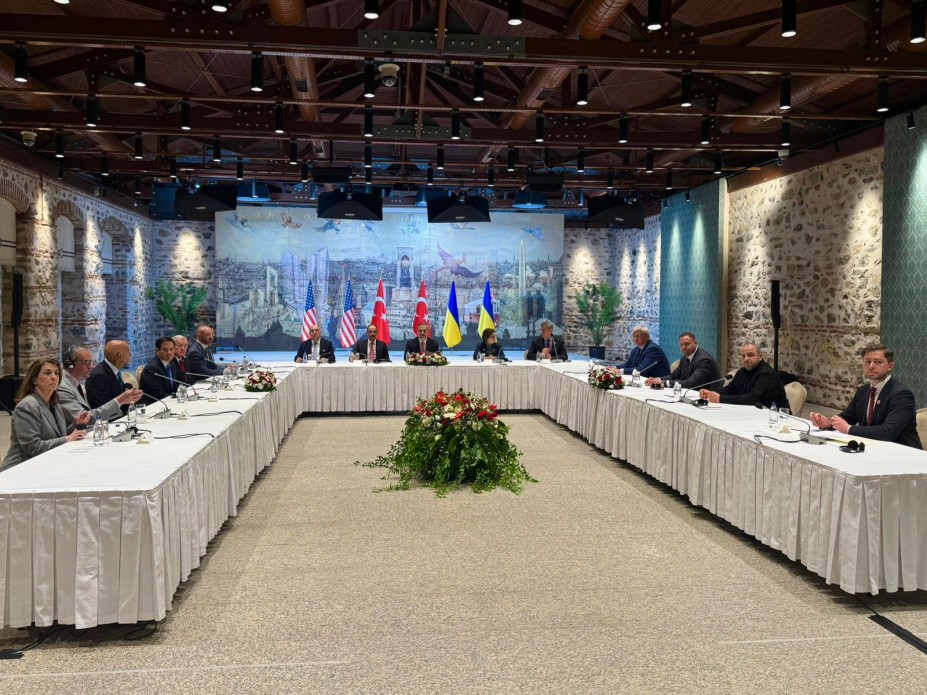 В Стамбуле украинская делегация говорила с россиянами через переводчика – источник