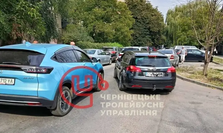 Через ДТП по провулку Ентузіастів ускладнений проїзд для маршрутки №5