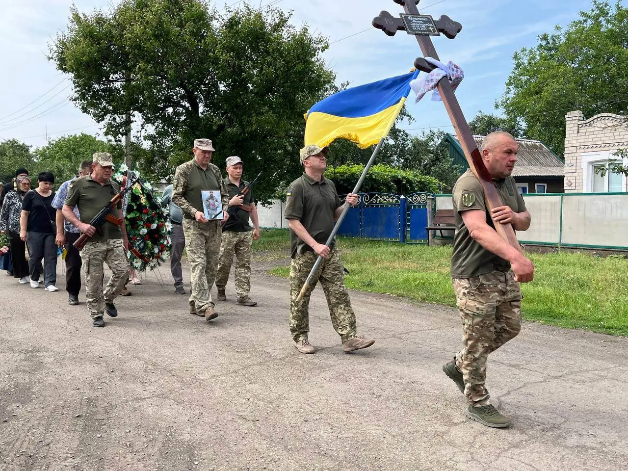 Війна забирає найкращих: на Дніпропетровщині провели в останню путь загиблого Героя