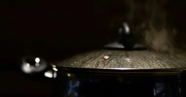Ви будете здивовані: яка вода закипить швидше – солона чи прісна