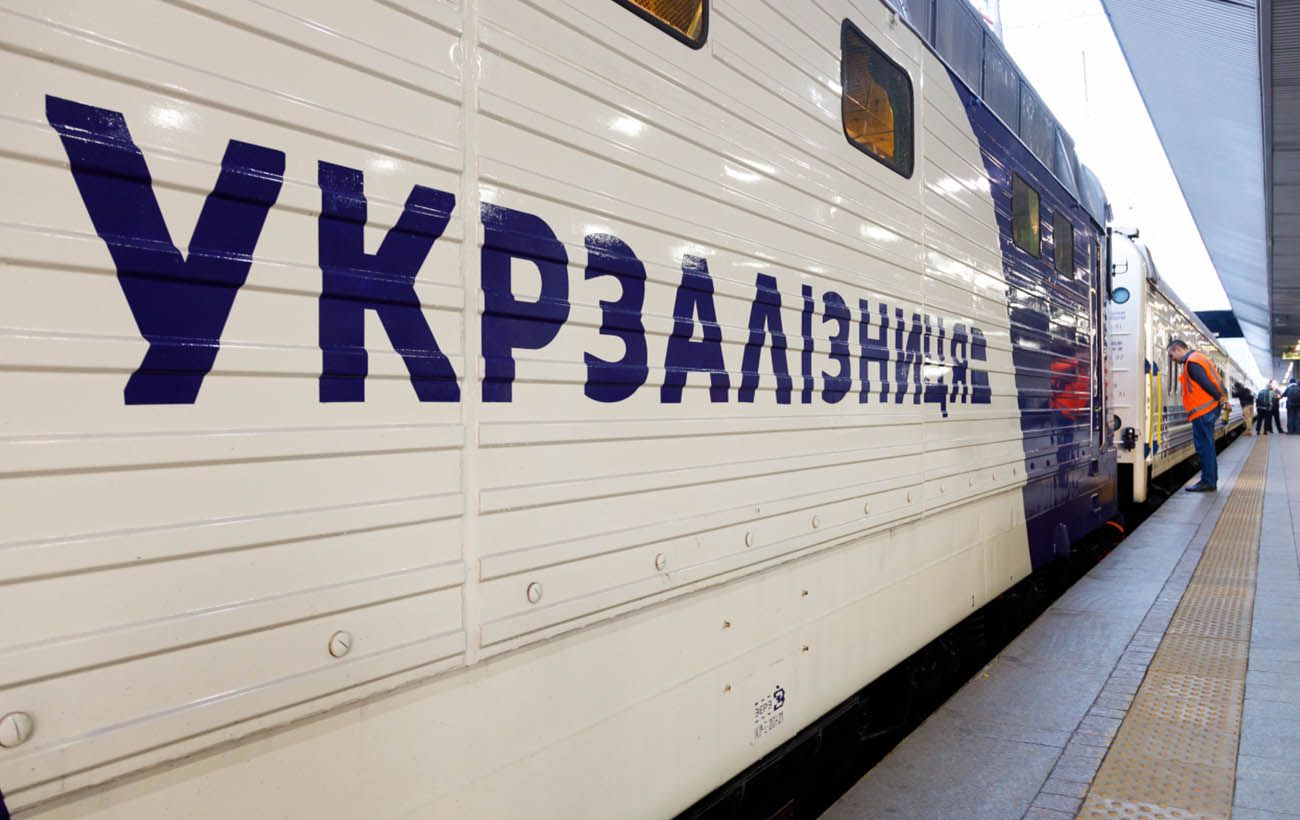 Росіяни вдарили по залізниці на заході України: які наслідки атаки