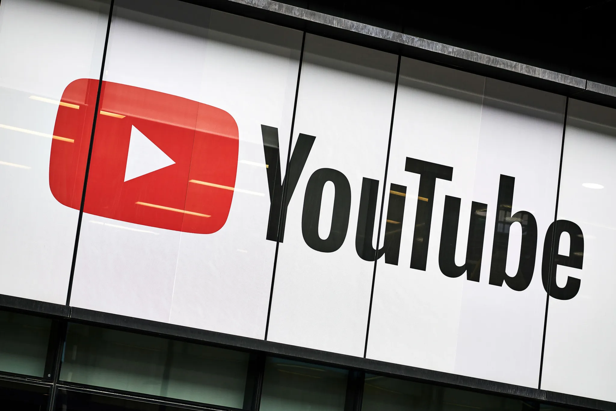 YouTube скасовує список «Популярне зараз»