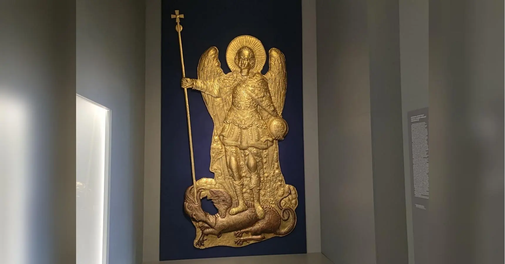 Небесний покровитель Києва повернувся після 43 років мандрів: у музеї показали барельєф Архистратига Михаїла, врятований з вогню