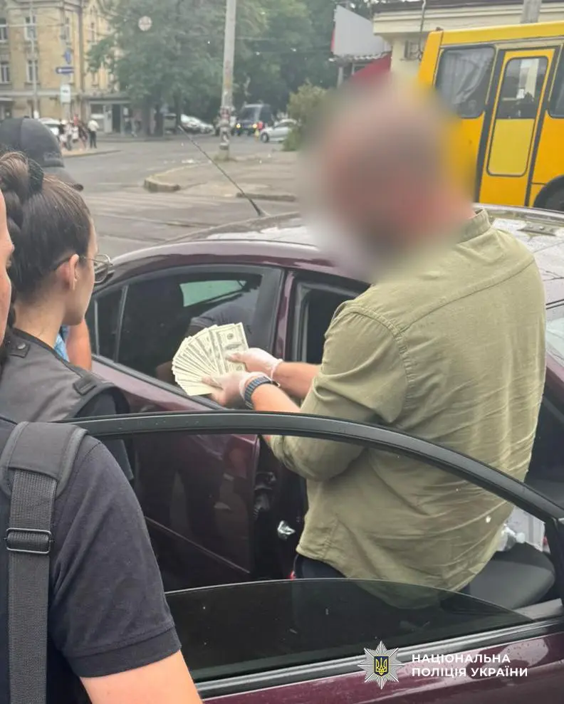 Поліцейські затримали посадовця одного з комунальних підприємств Одеської міської ради