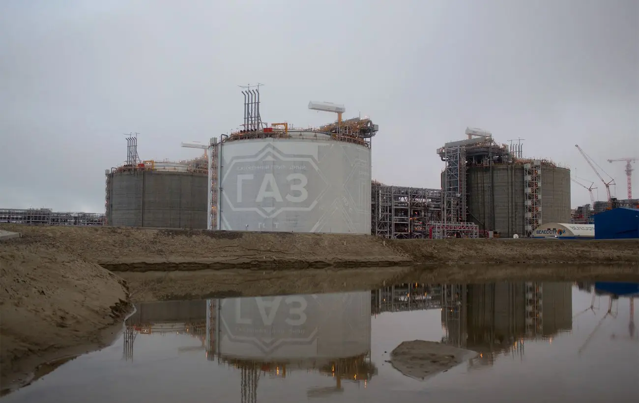 Росія намагається відновити експорт скрапленого газу, зірваний санкціями, - Bloomberg