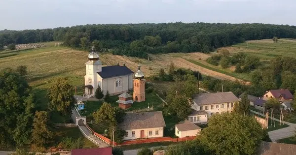 Масована російська атака пошкодила церкву та житлові будинки на Прикарпатті