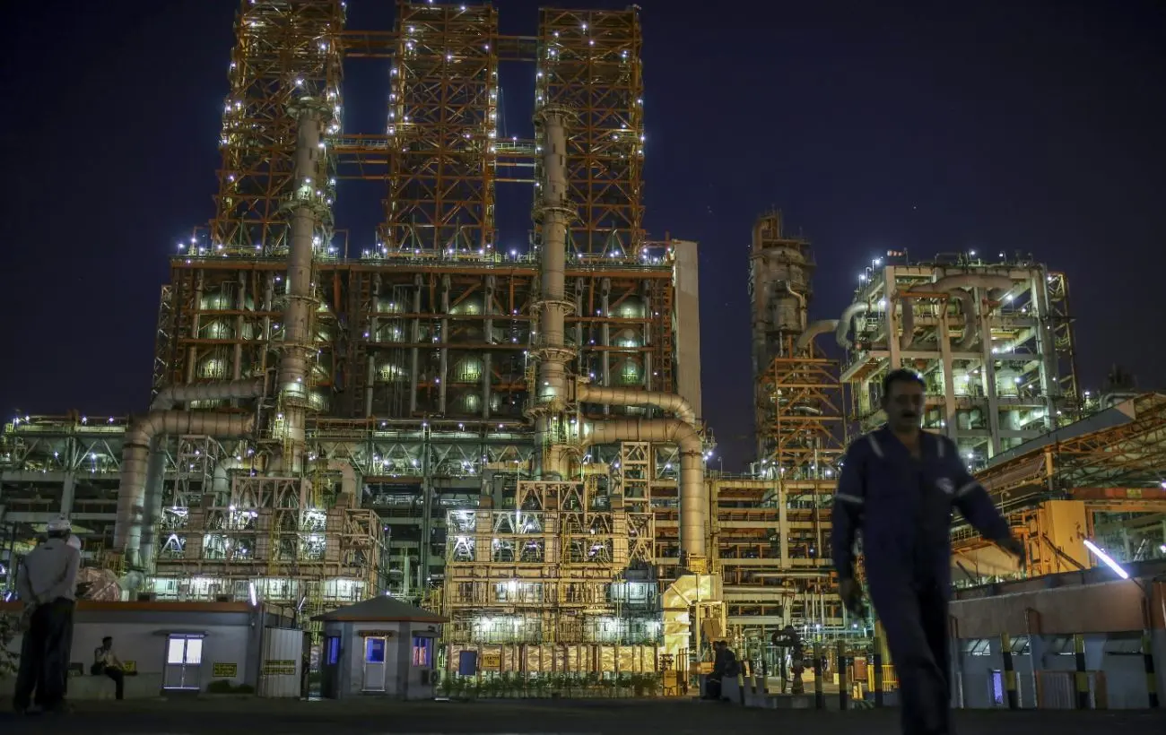 Індійські НПЗ відмовилися від російської нафти після погроз Трампа, - Reuters