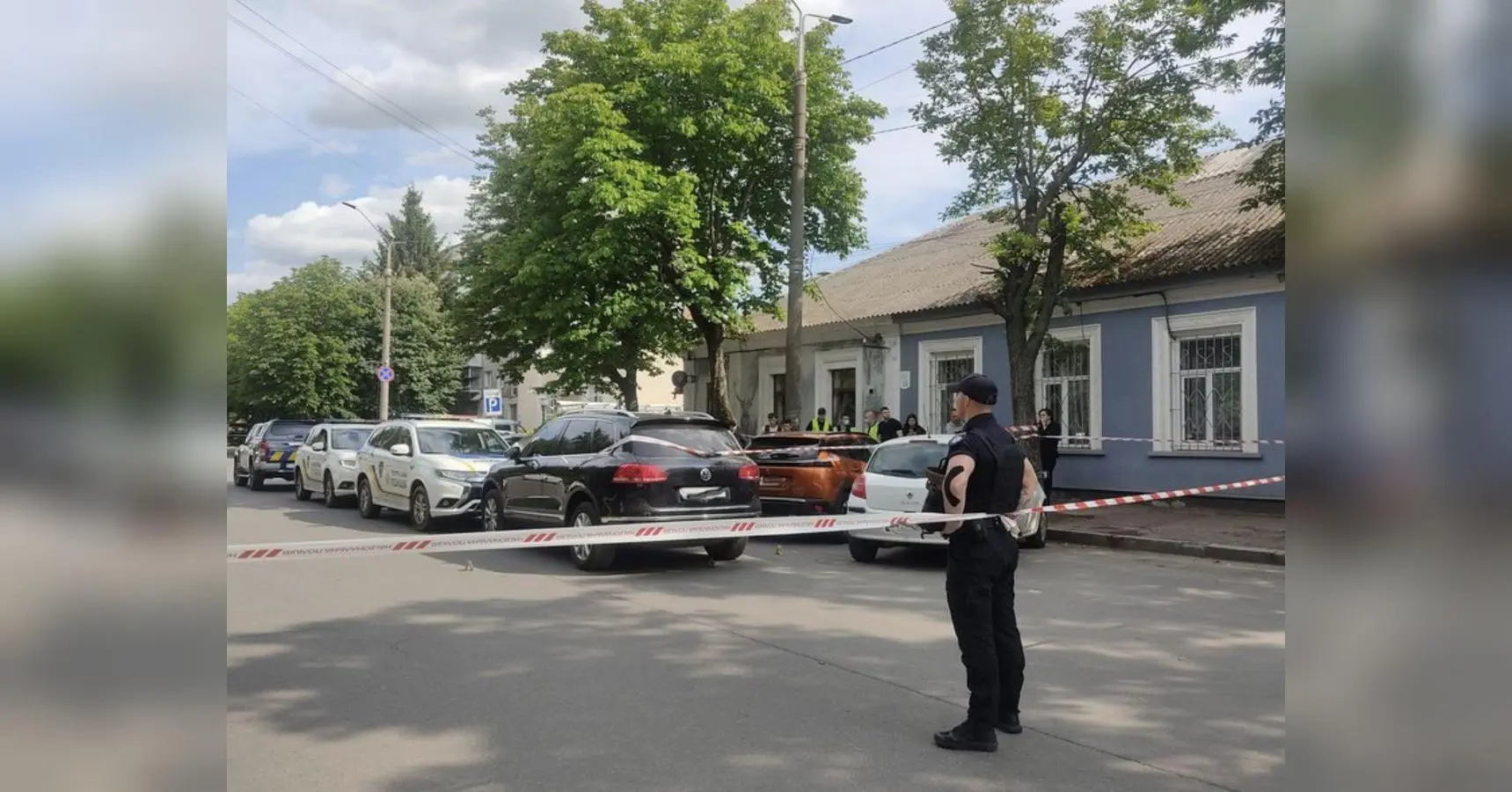 Застрелив дружину і наклав на себе руки: кривава сімейна драма розігралася на одній з вулиць Житомира (фото)