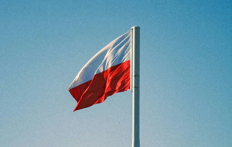 Польща закликала своїх громадян терміново покинути територію Росії