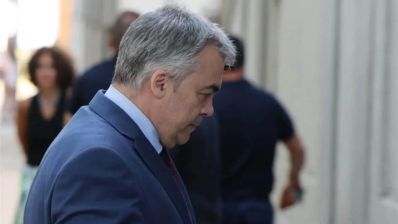 ЗМІ: колишнього топпосадовця партії прем&#700;єра Іспанії затримали у справі про корупцію