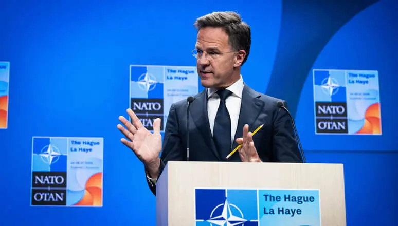 НАТО пообіцяв продовжити підтримувати Україну на її шляху до членства
