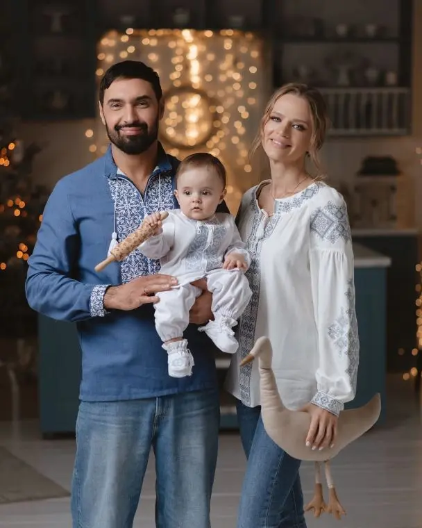 Дружина Віталія Козловського похизувалася їхнім відпочинком утрьох у казковому місці в Карпатах