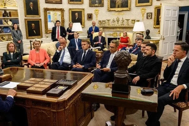 Мікрофон на зустрічі Трампа випадково записав секрет Мелоні: що сказала (відео)