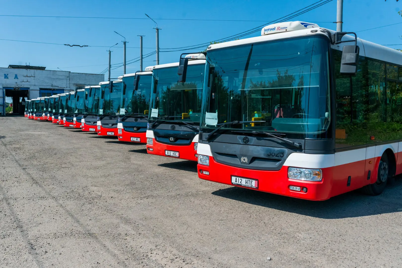 Чернівці отримали 15 автобусів з Праги