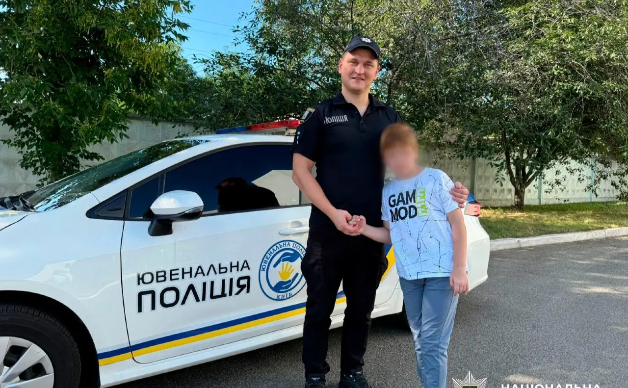 Ювенальні поліцейські врятували зниклого хлопчика, який плавав у водоймі