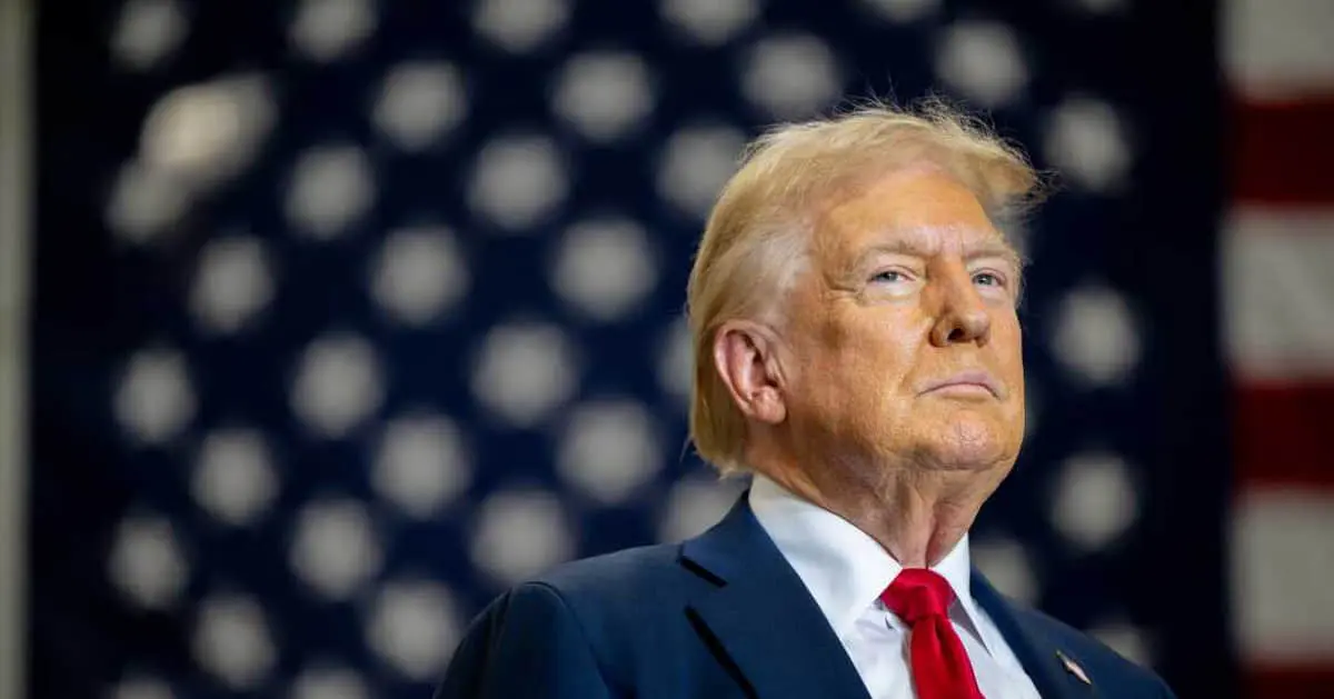 Трамп погрожує РФ, пожежа на військовому заводі, Венс "одержимий" НЛО: новини вихідних