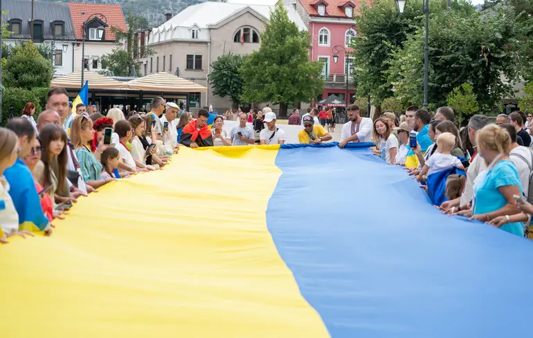 У Чорногорії відзначили День Незалежності України: розгорнули 34-метровий державний прапор