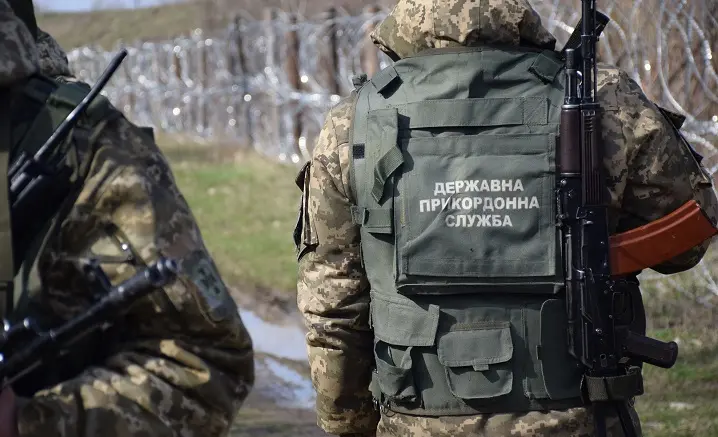 На Закарпатті прикордонник під час служби втік до Словаччини і попросив притулку