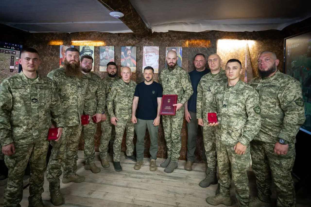 Зеленский встретился с бойцами полка, вошедшего первым в Курскую область в 2024-м