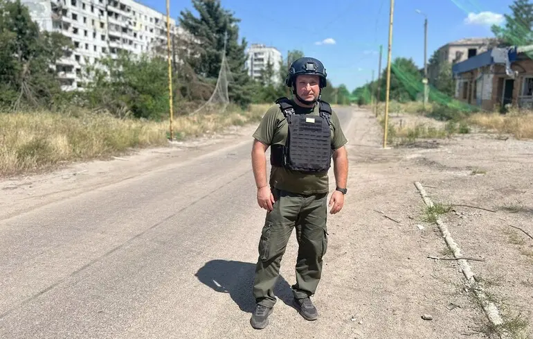 У прифронтовому місті облаштували захисні тунелі з антидронових сіток