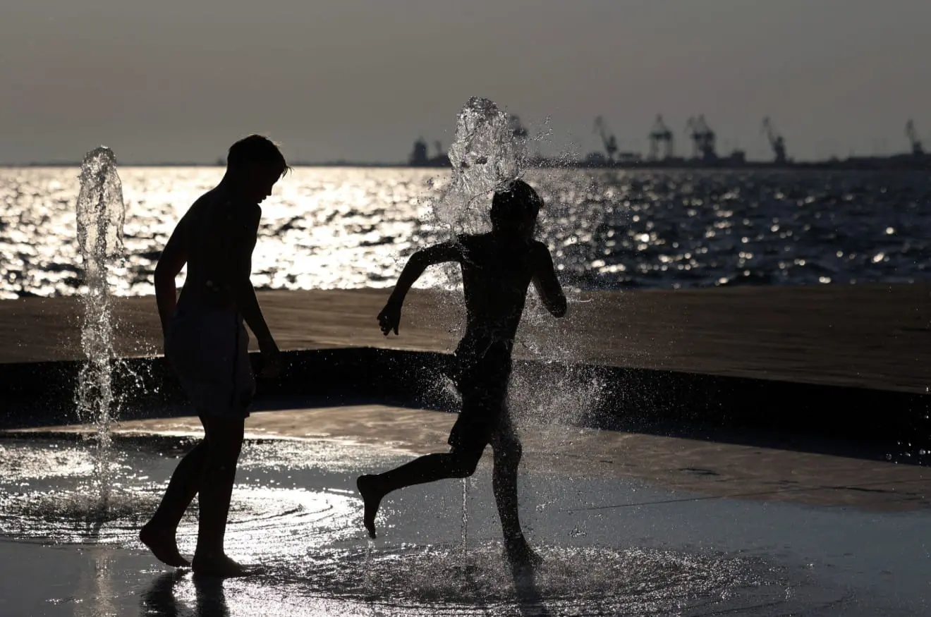 У Греції посилюється спека: на півдні очікують до 44°C