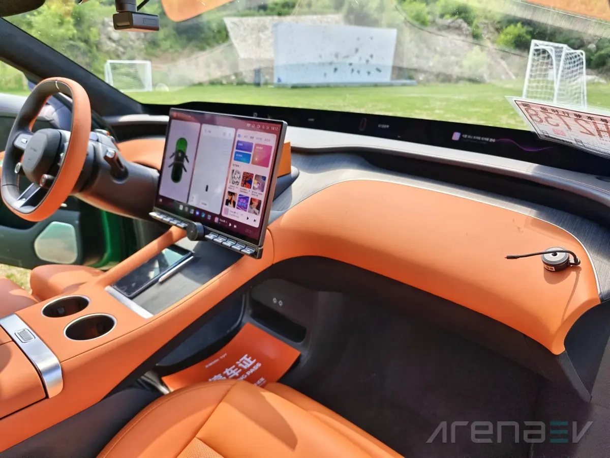 Електрокари Xiaomi отримали глибоку інтеграцію з екосистемою Apple