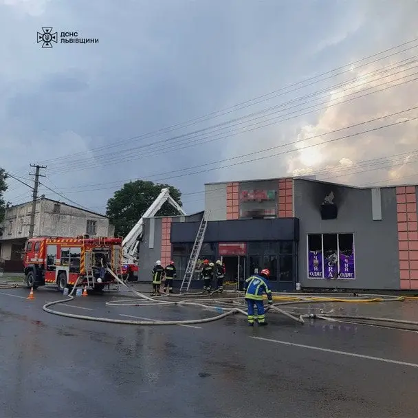 Їдкий дим охопив місто: на Львівщині спалахнула масштабна пожежа