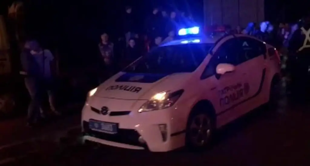 Нічна сутичка в Одесі – перехожі побили патрульну поліцейську