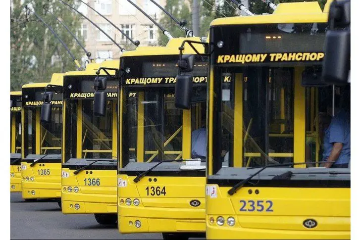 Через наслідки обстрілів у столиці змінили маршрути тролейбусів на вул. Вадима Гетьмана