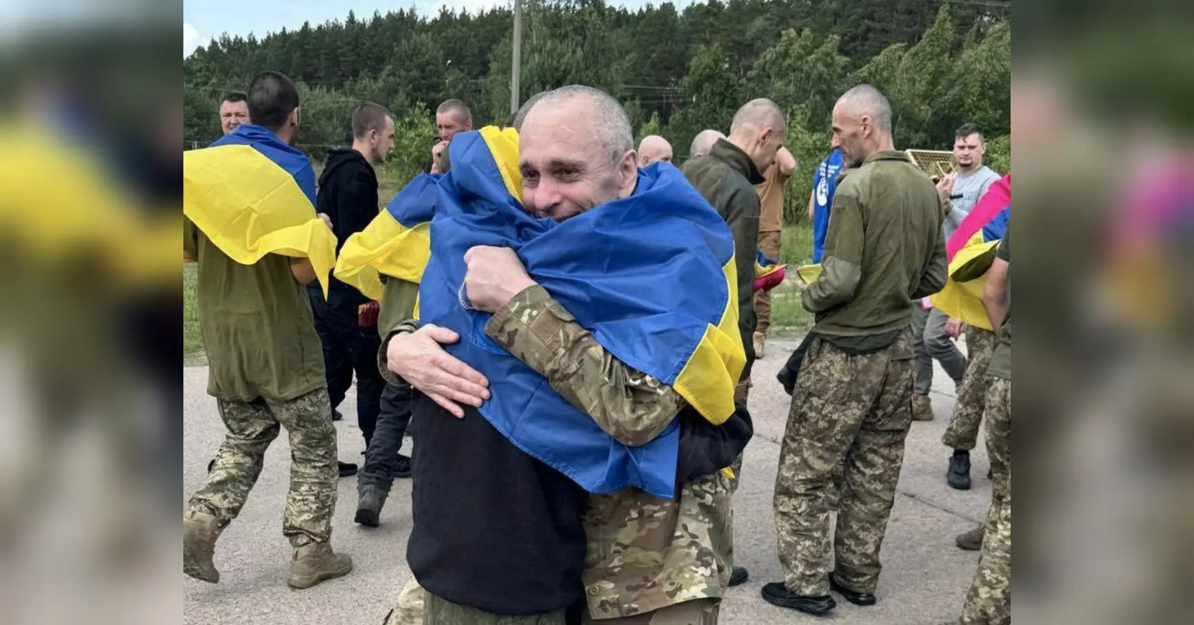 Продовжуємо забирати наших людей із російського полону, — Зеленський