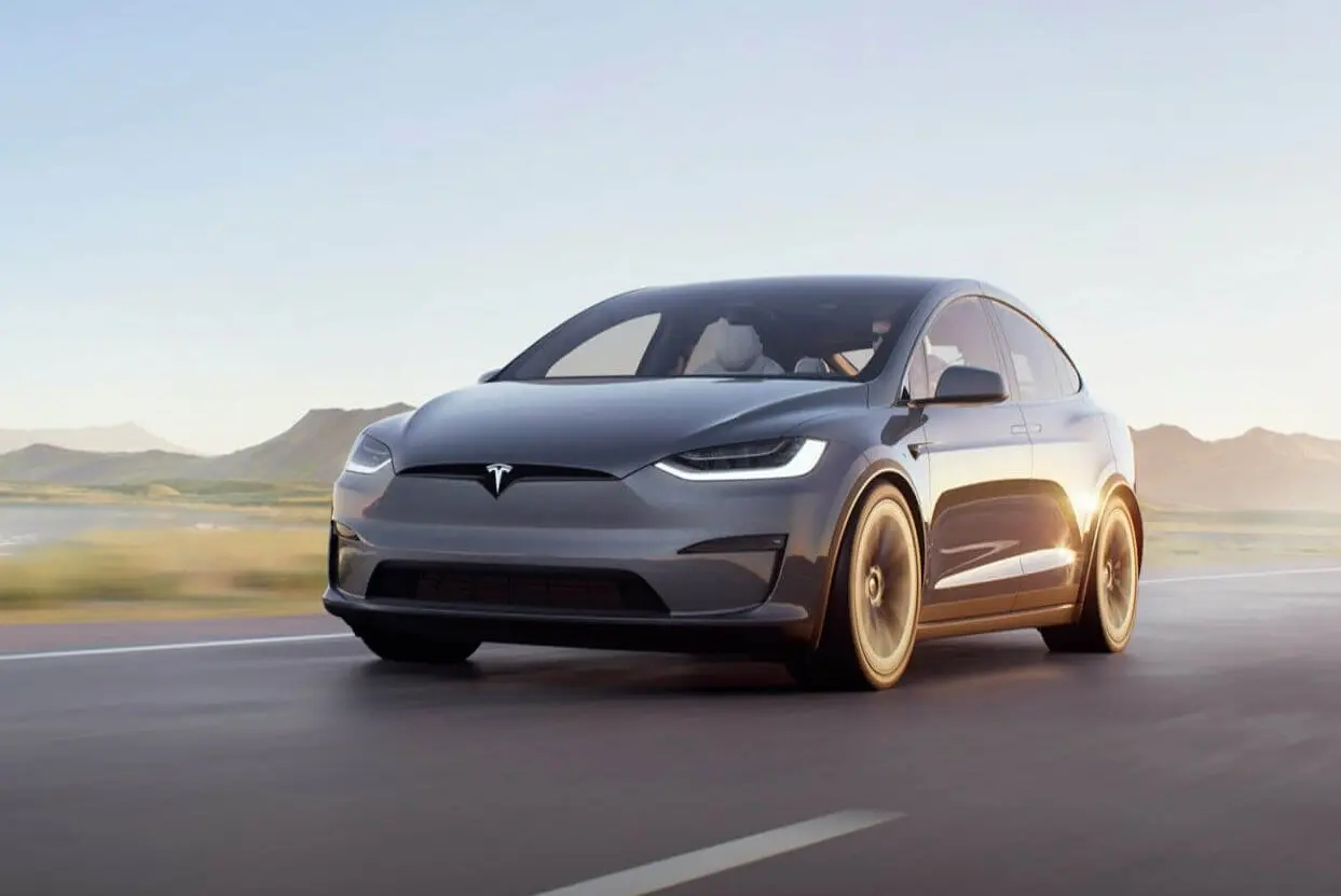 Tesla розкрила, як часто її авто потрапляють у ДТП або загоряються