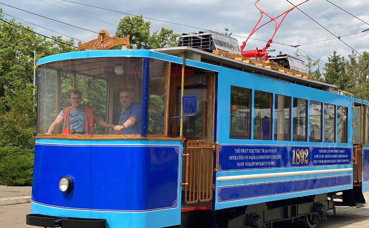 У День Києва на вулицях лівобережжя зʼявиться унікальний старий трамвай