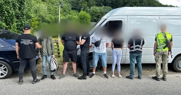 На Закарпатті затримали подружжя, яке перевозило ухилянтів до кордону у хлібному фургоні