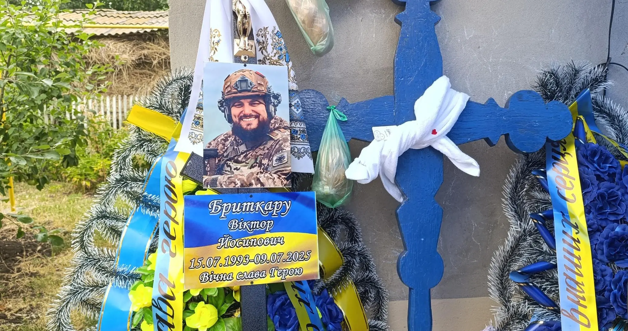 У Любашівській громаді попрощалися з полеглим Захисником Віктором Бриткару
