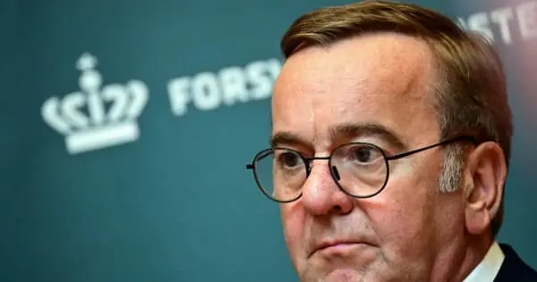 Міністр оборони Німеччини запланував візит до Гренландії на тлі зазіхань Трампа