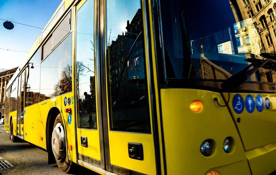 Завтра, 30 серпня, внесуть зміни в маршрути тролейбусів №№ 3, 40 через щорічний Солом’янський забіг (схеми)