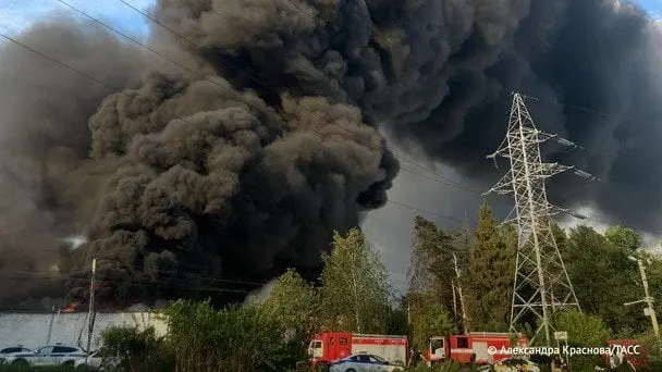 Під Москвою сталася масштабна пожежа на одному з підприємств: з’явилося відео