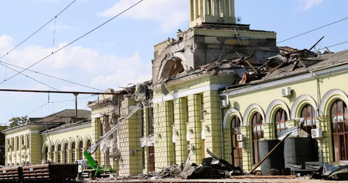 Окупанти намагаються зруйнувати ключові вузлові станції, зокрема у Харківській області