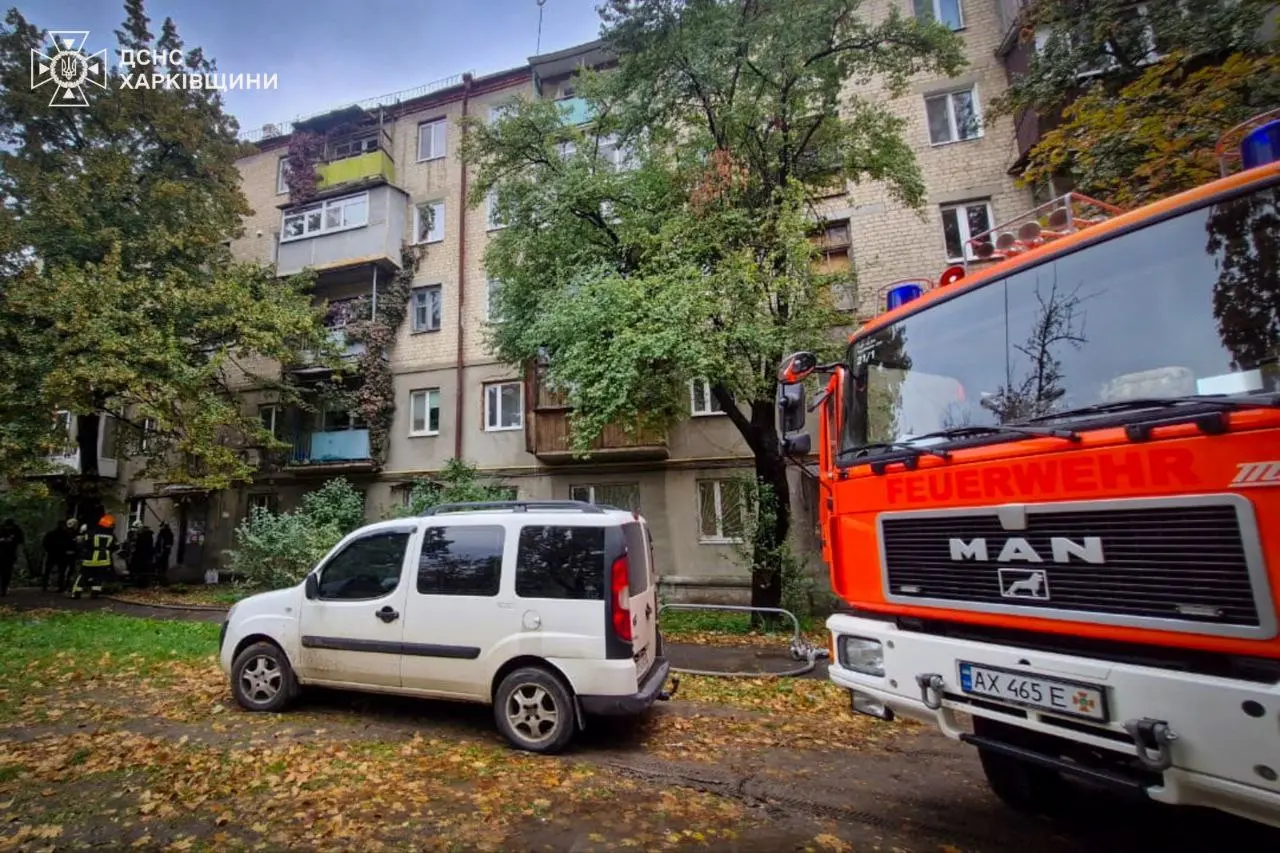 Пожежа у п’ятиповерхівці в Харкові: загинула жінка, ще одну врятували (фото)