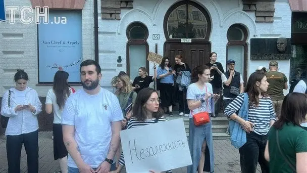 Війна в голові: чому українці виходять на мітинги під обстрілами.